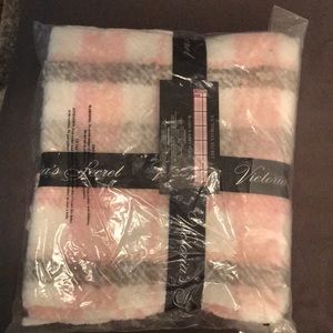 Victoria’s secret plaid scarf